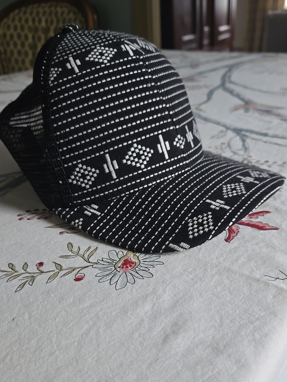 Men's Black & White Patterned Baseball Cap
